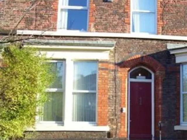 House for rent in Calderstones