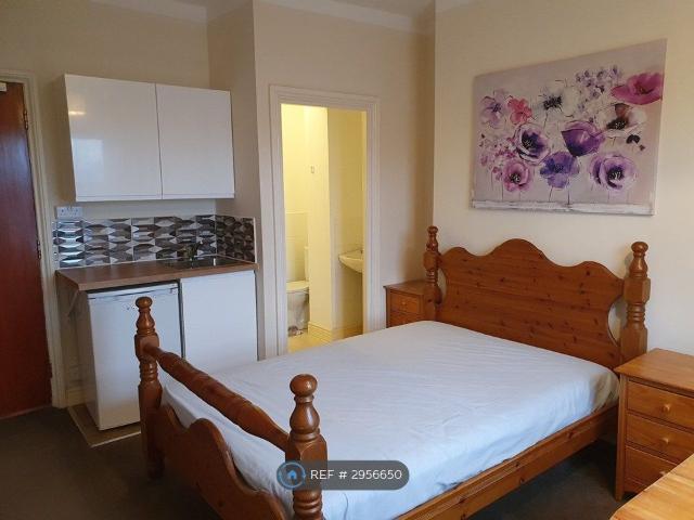 Room for rent in New Normanton, East Midlands