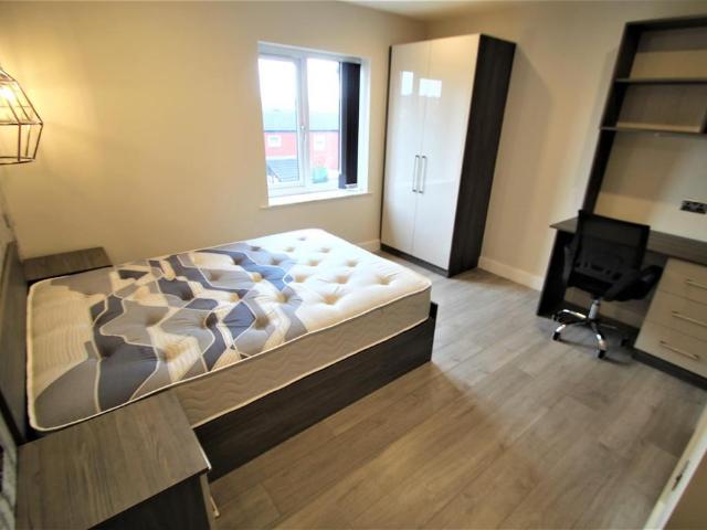 Apartment for rent in Hyde Park, West Yorkshire