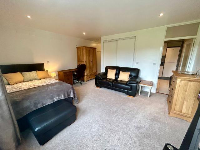 Studio for rent in Cardiff International Sports Village, Falcon Lodge
