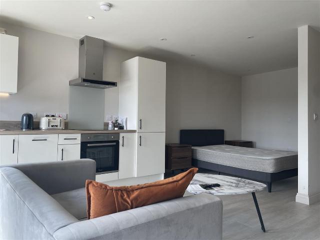 Studio for rent in Leylands, West Yorkshire