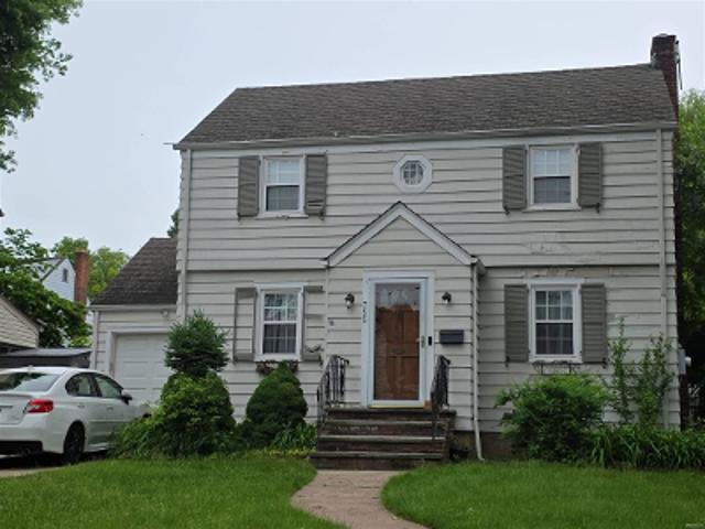 House for sale in Teaneck, New Jersey