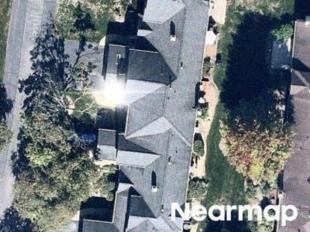 Townhouse for sale in Island Lake, Illinois