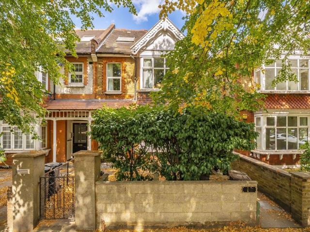 Apartment for rent in London Borough of Hounslow, Strand