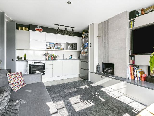 Apartment for rent in London Borough of Hounslow, Strand