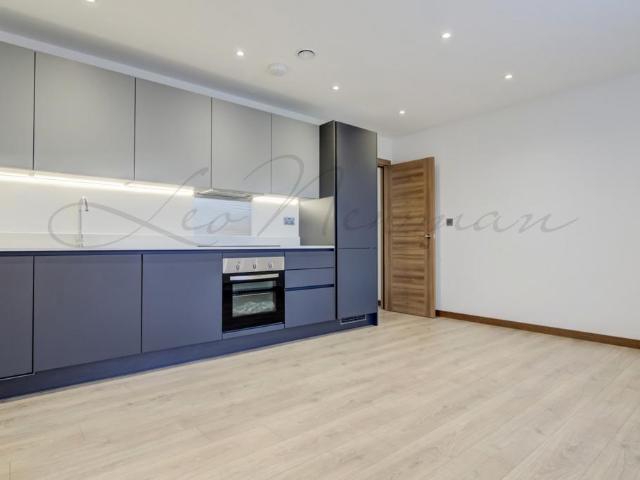 Apartment for rent in Blackhills, Surrey