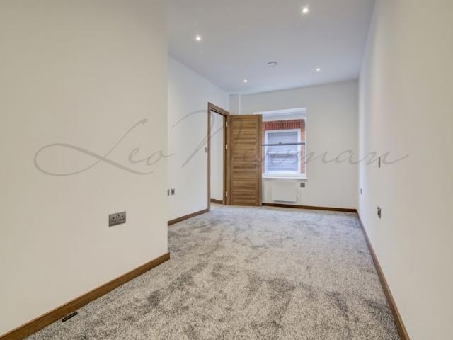 Apartment for rent in Blackhills, Surrey