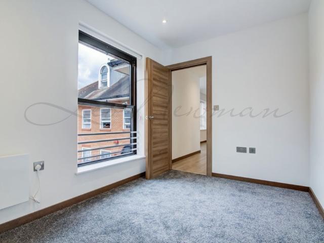 Apartment for rent in Blackhills, Surrey