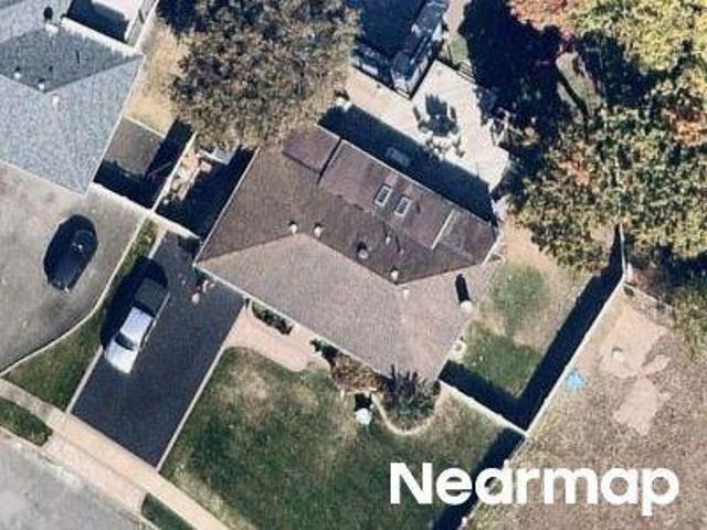 House for sale in Commack