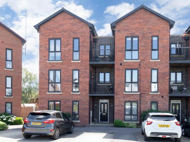 Apartment for rent in Prestbury, Golden Valley