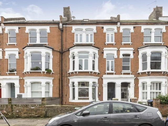 Apartment for rent in Queen's Park, Brondesbury Park
