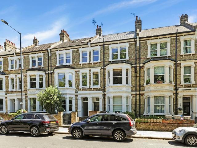 Apartment for rent in Queen's Park, Brondesbury Park