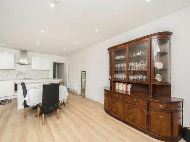 Apartment for rent in Queen's Park, Cat Hill