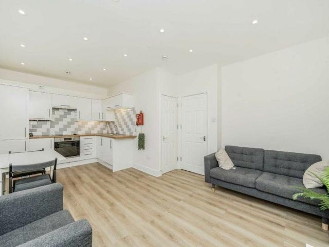 Apartment for rent in Queen's Park, Cat Hill