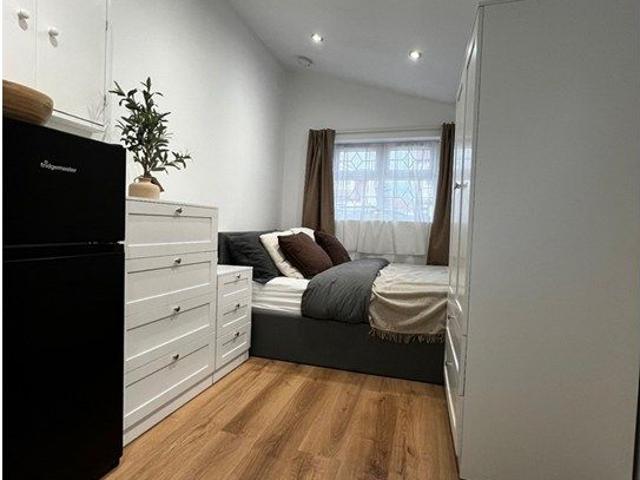 Studio for rent in London Borough of Havering, Greater London