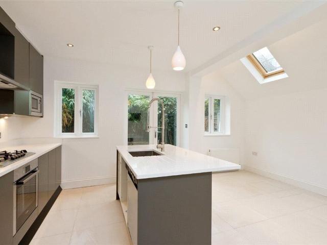 Apartment for rent in Fulham, Walham Green