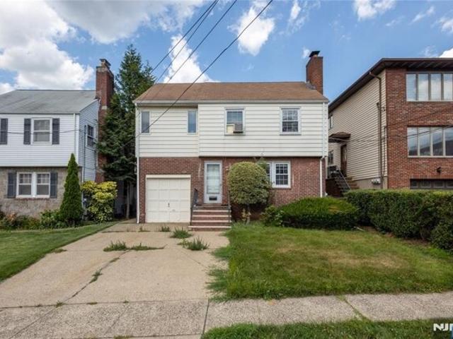 House for sale in Palisades Park