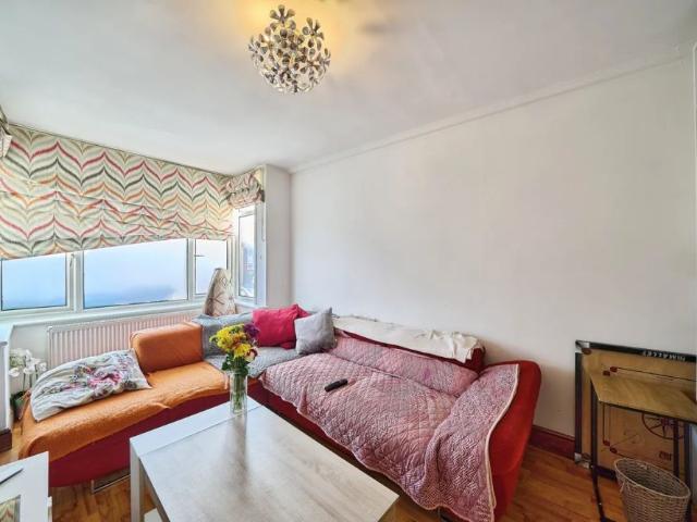 House for rent in Holywell Estate, North Watford