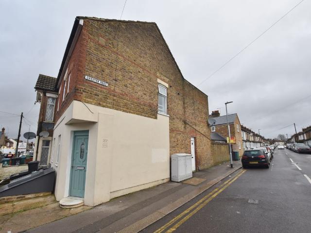 Apartment for rent in Holywell Estate, North Watford