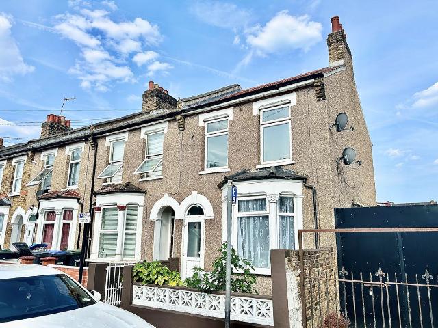 Apartment for rent in Edmonton, Greater London