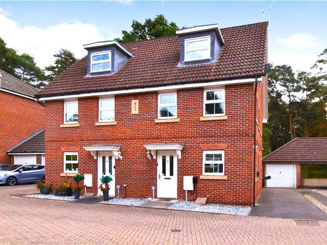 House for rent in Cove West Heath, Rushmoor