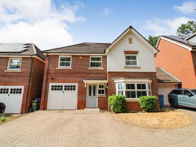 House for rent in Cove West Heath, Rushmoor