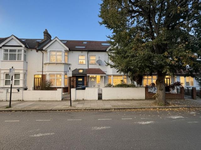 Room for rent in London Borough of Ealing, Hanwell