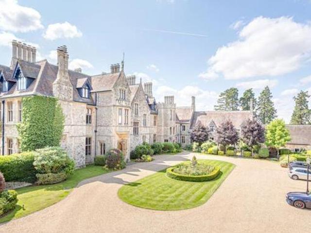 House for sale in Farnham, Waverley