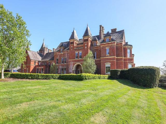 Apartment for rent in Sandown Park, Kent