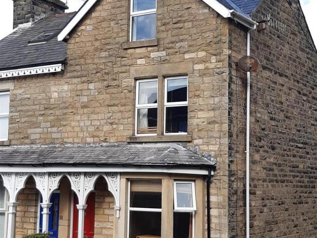 Apartment for rent in Greaves, Bare