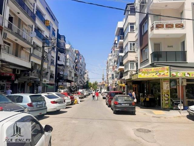 İzmir, Konak içerisinde satılık mülk