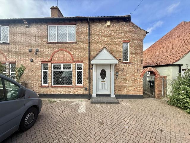 House for rent in Harmondsworth, Greater London