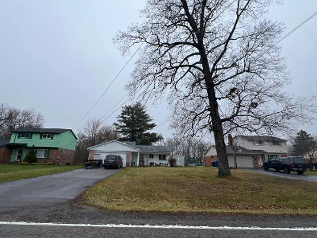 House for sale in Waterford, Michigan