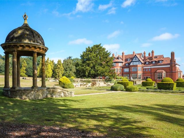 Apartment for rent in Westborough, Surrey