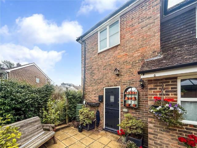 Apartment for rent in Perryfields, West Sussex