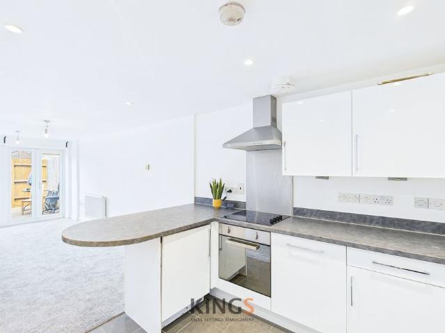 Apartment for rent in St Albans, Five Acres
