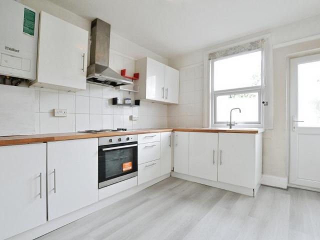 Apartment for rent in St Albans, Five Acres