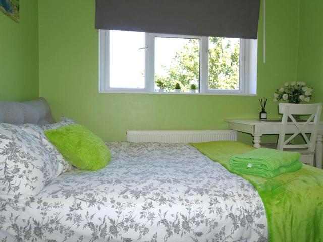 Room for rent in London Borough of Ealing, Perivale
