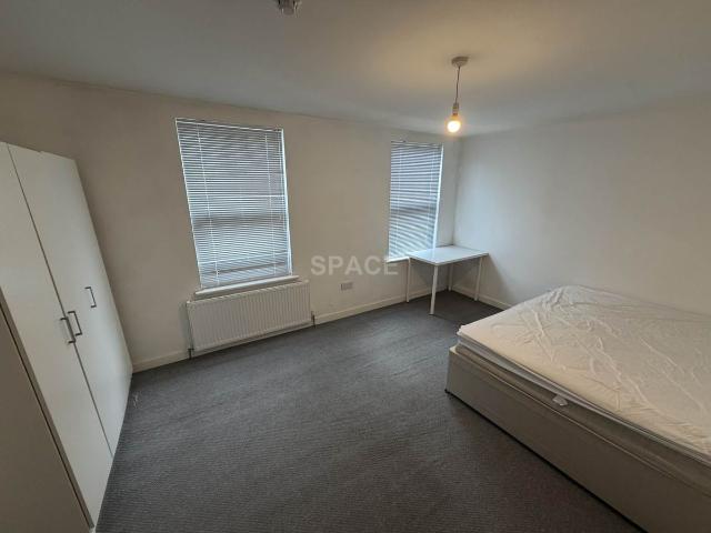 House for rent in Newtown, Reading