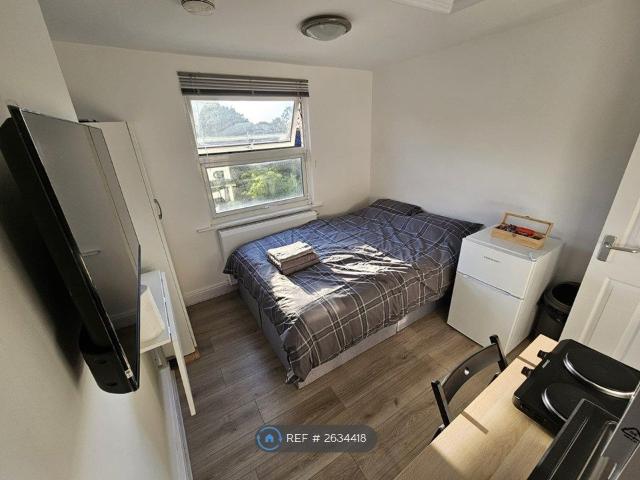 Room for rent in Longlands, Halfway Street
