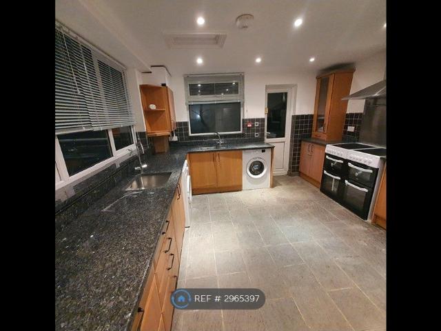 Room for rent in Longlands, Halfway Street