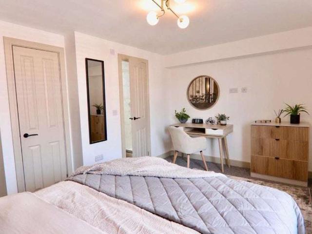 Room for rent in Hathershaw, Pendock