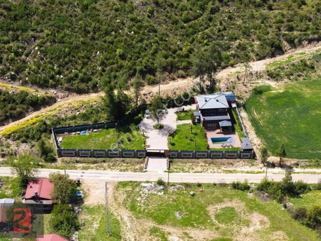 Bucak içerisinde satılık Villa