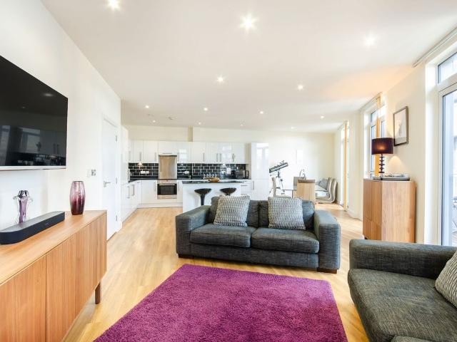 Apartment for rent in 243 Ealing Road, Greater London