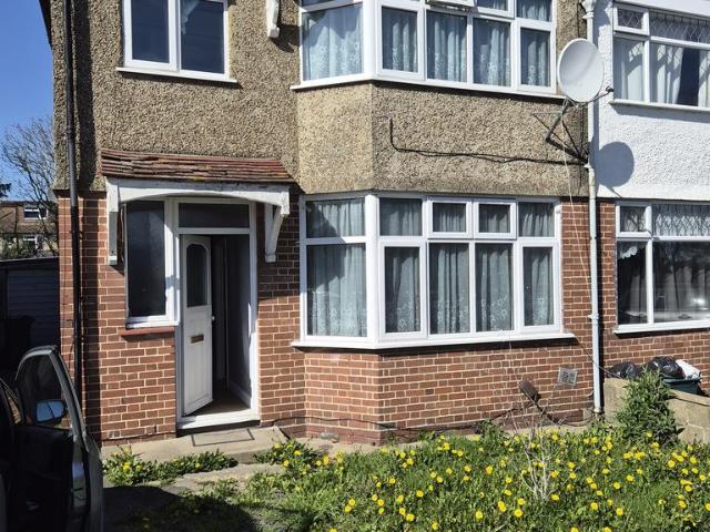 House for rent in New Bedfont, Greater London