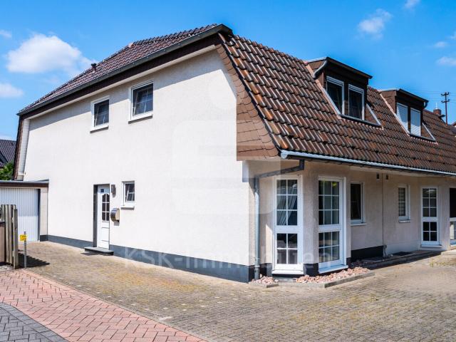 Doppelhaushälfte kaufen in Uckendorf, Niederkassel