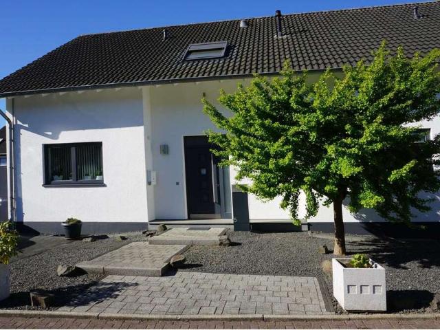 Haus kaufen in Hackenbroich, Dormagen