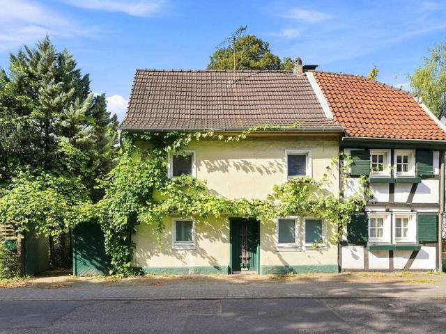 Haus kaufen in Warth, Hennef