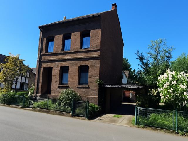 Haus kaufen in Warth, Hennef