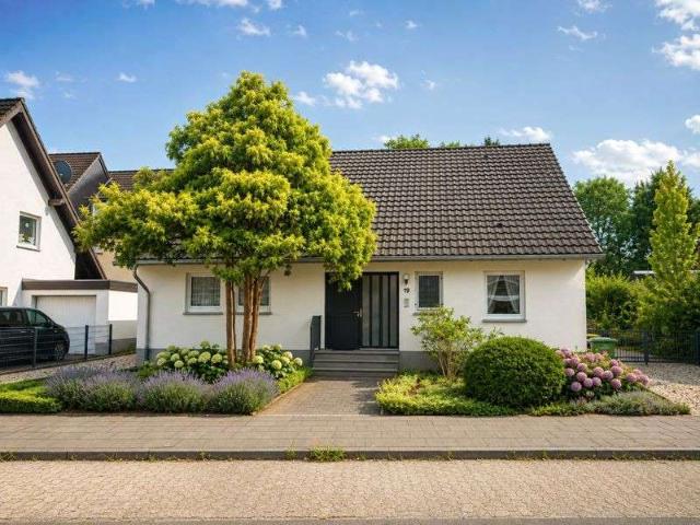 Haus kaufen in Warth, Hennef
